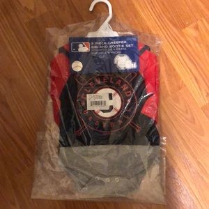 0-3 months creeper, bib and bootie set never worn